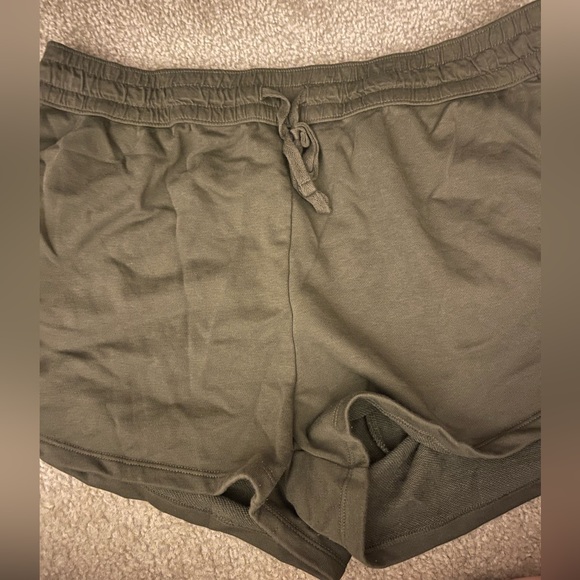 H&M basic shorts - Picture 2 of 3